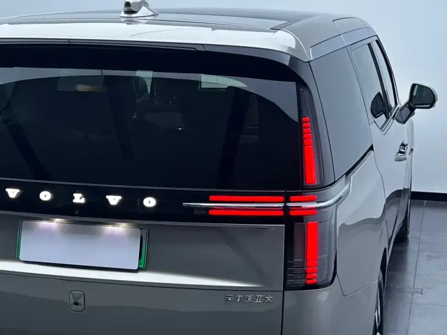 Volvo EM90 — Фото автомобиля 13