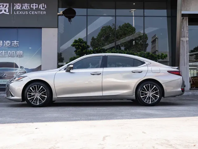 Lexus ES — Фото автомобиля 4