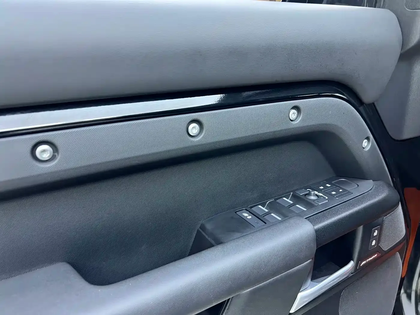 Land Rover Land Rover Defender 2025 110 3.0T P400 -Dynamic HSE — Фото автомобиля 4