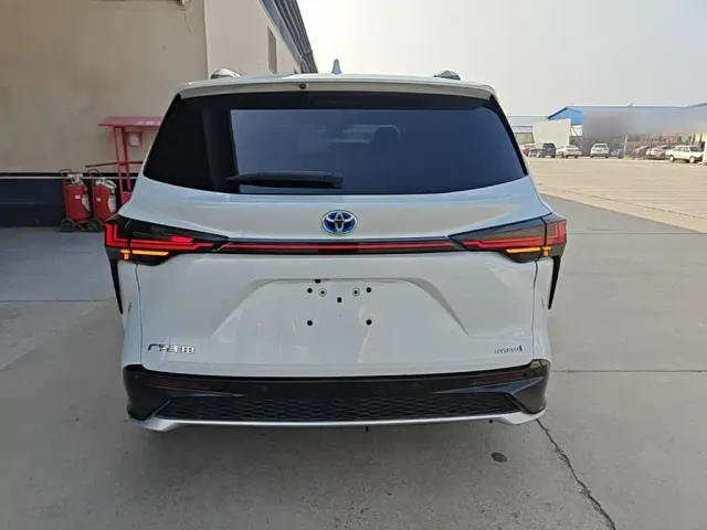 Toyota Sienna — Фото автомобиля 5