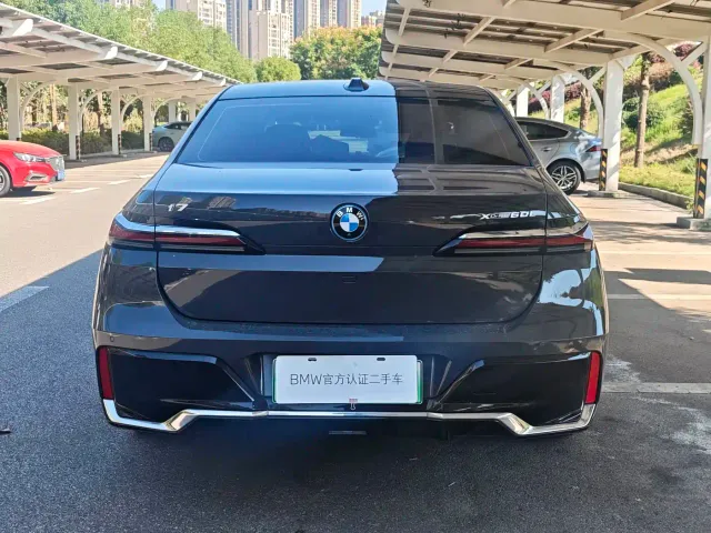 BMW i7 — Фото автомобиля 8