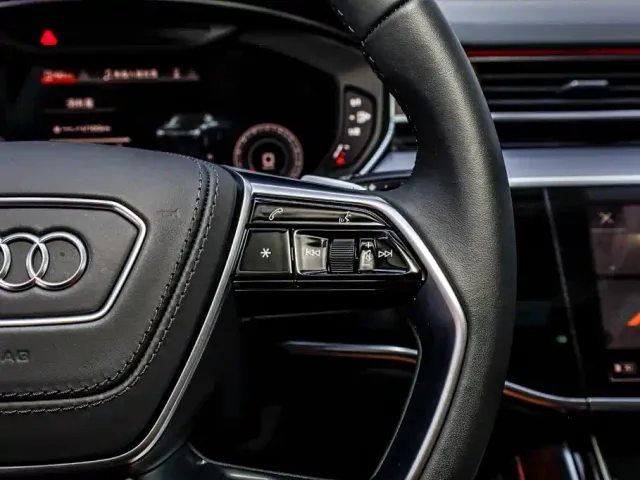 Audi A8 — Фото автомобиля 28