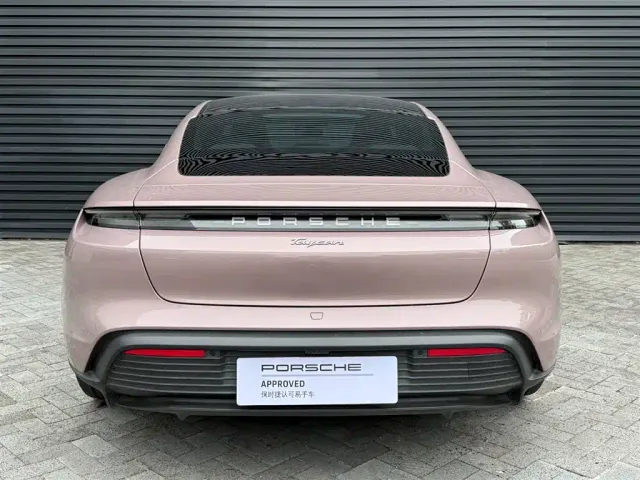 Porsche Taycan — Фото автомобиля 7