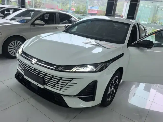 Changan Eado — Фото автомобиля 3