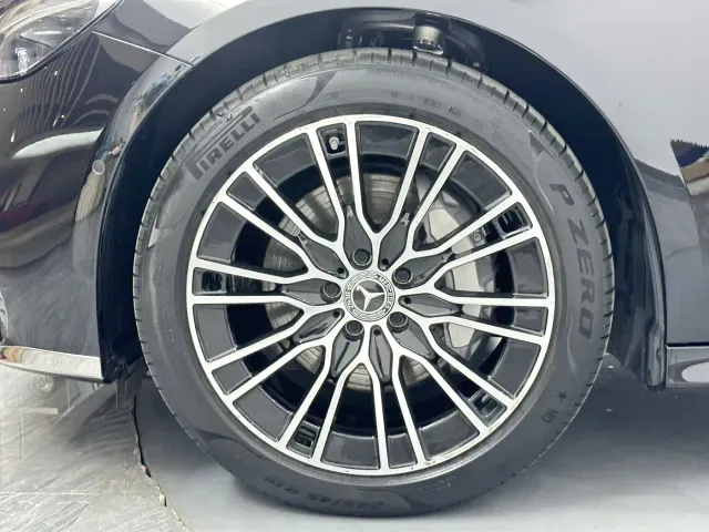 Mercedes-Benz E-Class — Фото автомобиля 24