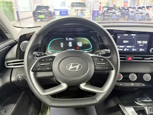 Hyundai Elantra — Фото автомобиля 14