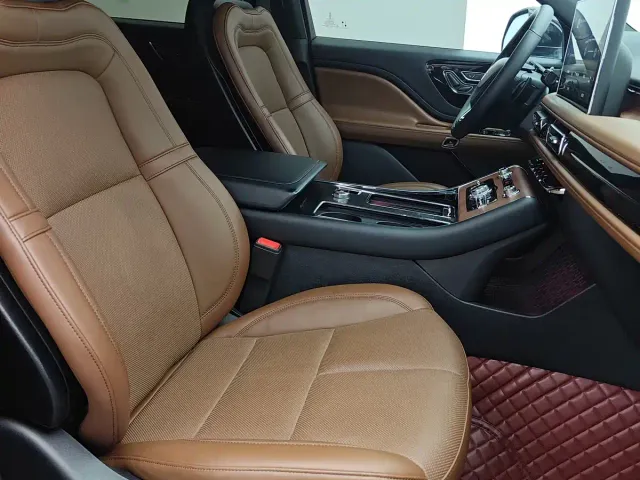 Lincoln Aviator — Фото автомобиля 20