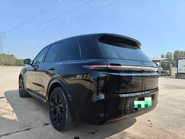 Li Auto L8 — Фото автомобиля 4