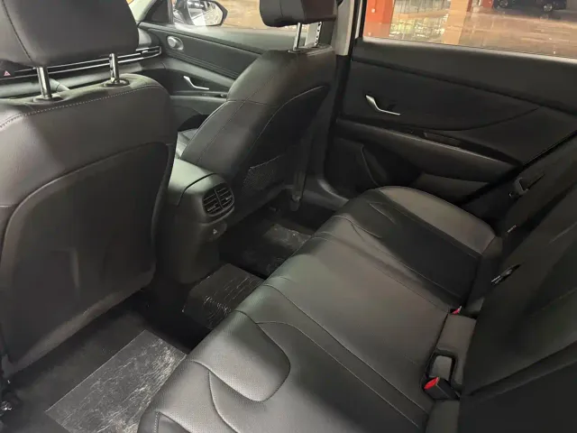 Hyundai Elantra — Фото автомобиля 15