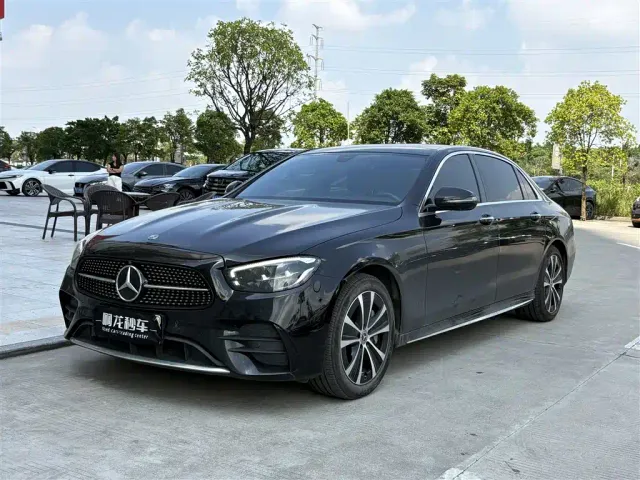 Фотография автомобиля — Mercedes-Benz E-Class