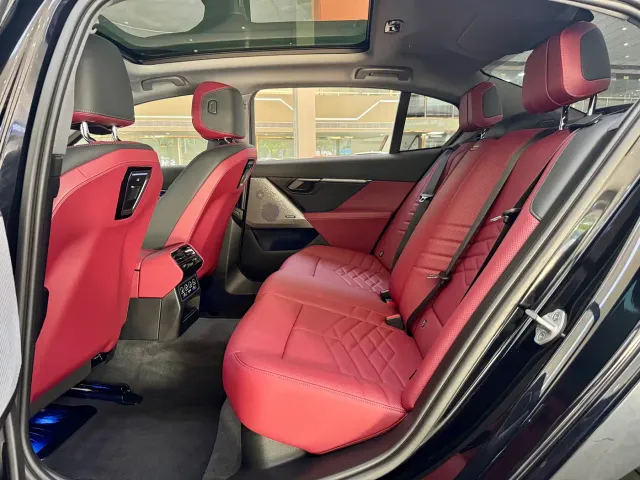 BMW 5 Series — Фото автомобиля 6