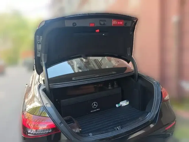 Mercedes-Benz E-Class — Фото автомобиля 20