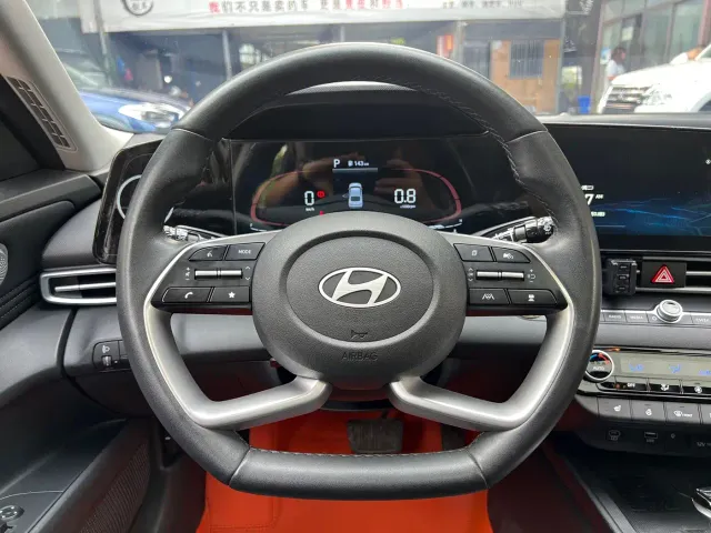 Hyundai Elantra — Фото автомобиля 12