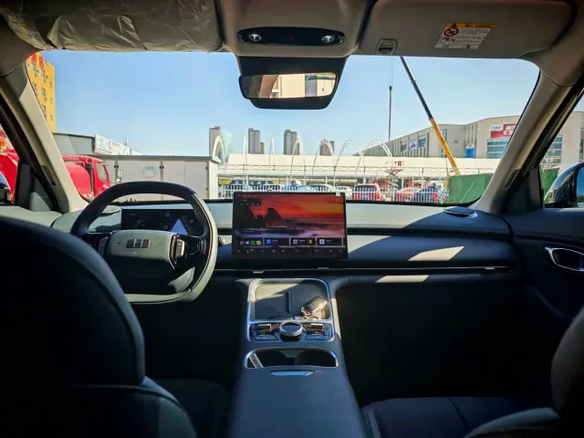 Geely Galaxy Starship 7 EM-i — Фото автомобиля 5