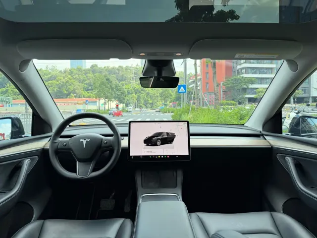 Tesla Model Y 2023 Long Range All-Wheel Drive Edition — Фото автомобиля 9