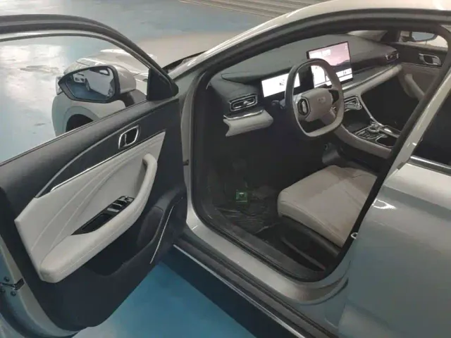 Geely Galaxy Stellar 6 — Фото автомобиля 15