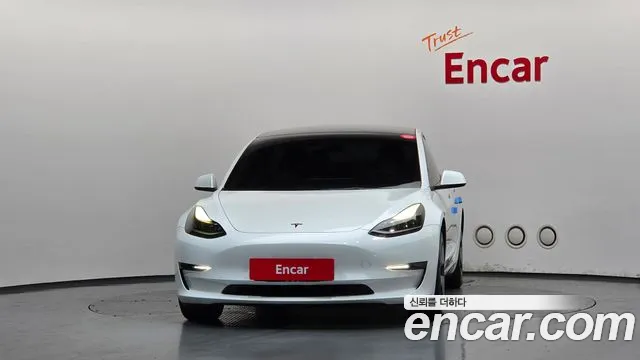 Tesla Model 3 — Фото автомобиля 3