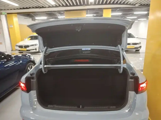 Geely Emgrand — Фото автомобиля 18