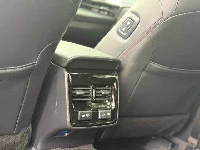 Toyota Avalon 2023 Hybrid 2.5L XLE Premium Edition — Фото автомобиля 14