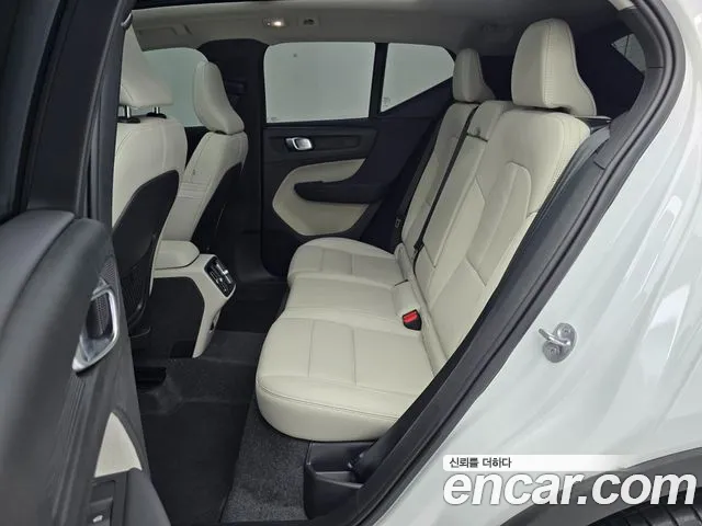 Вольво XC40 B4 Ultra Bright — Фото автомобиля 15