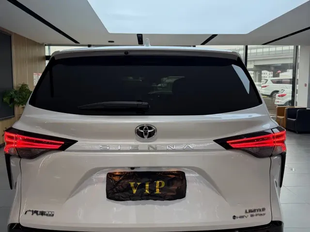 Toyota Sienna — Фото автомобиля 5