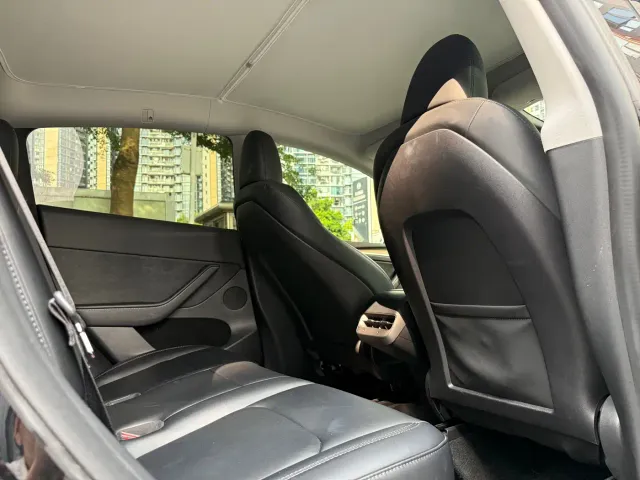 Tesla Model Y — Фото автомобиля 16