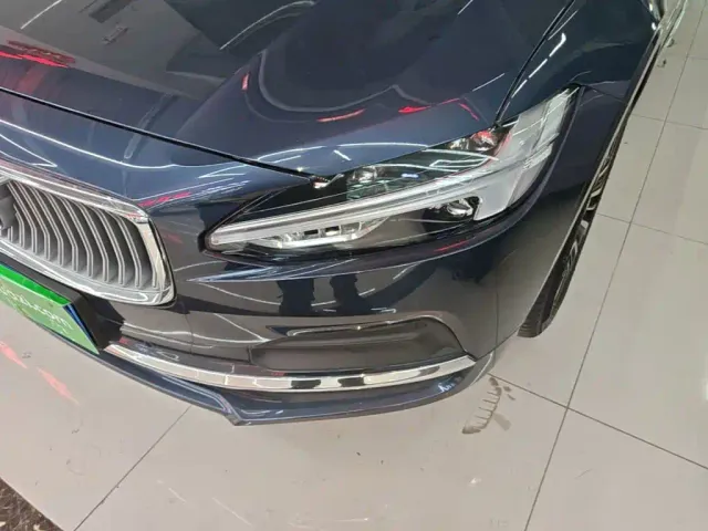 Volvo S90 — Фото автомобиля 23