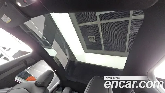 Tesla Model Y — Фото автомобиля 19