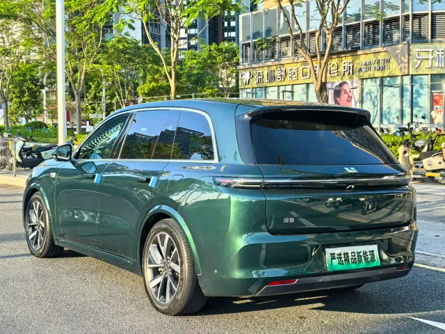Li Auto L8 — Фото автомобиля 28