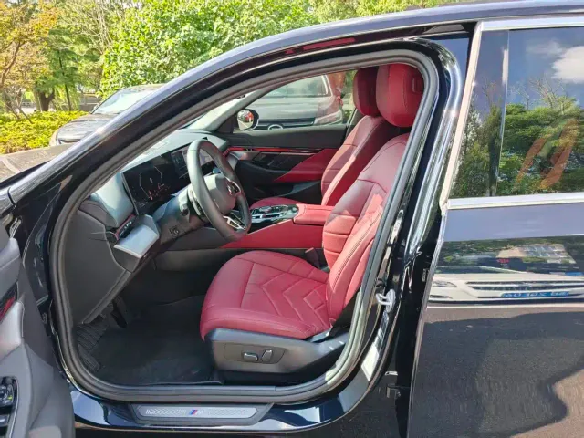 BMW 5 Series — Фото автомобиля 10
