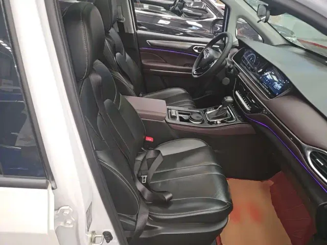 GAC Trumpchi M6 — Фото автомобиля 24