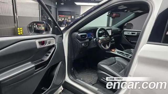 Ford Explorer Explorer 6 поколение 3.0 Platinum 4WD — Фото автомобиля 8