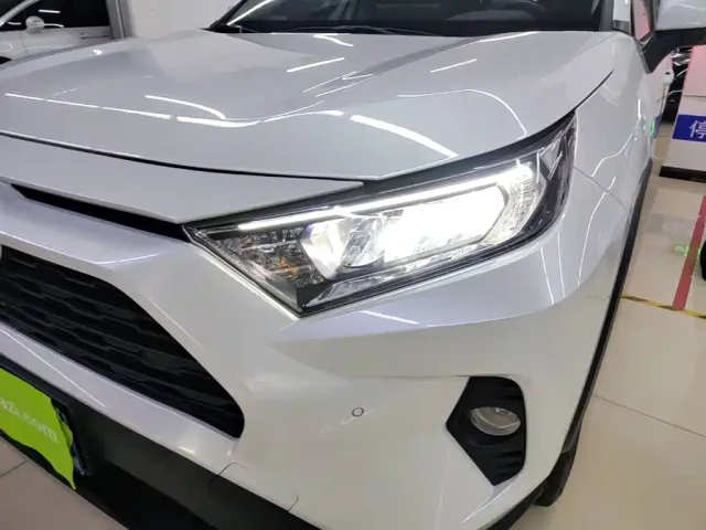 Toyota RAV4 — Фото автомобиля 23