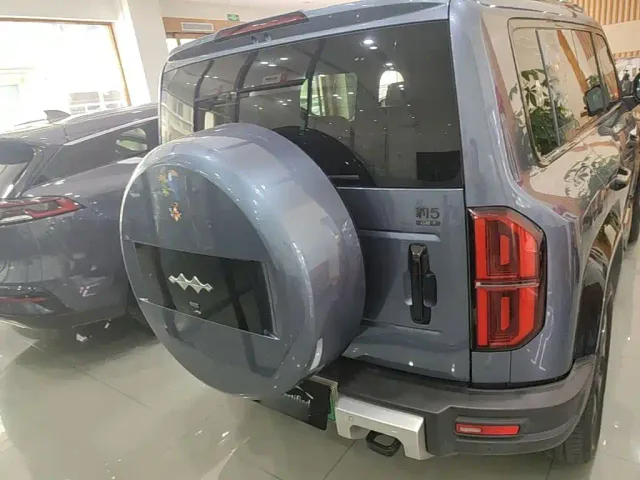 BYD FangChengBao Leopard 5 — Фото автомобиля 5