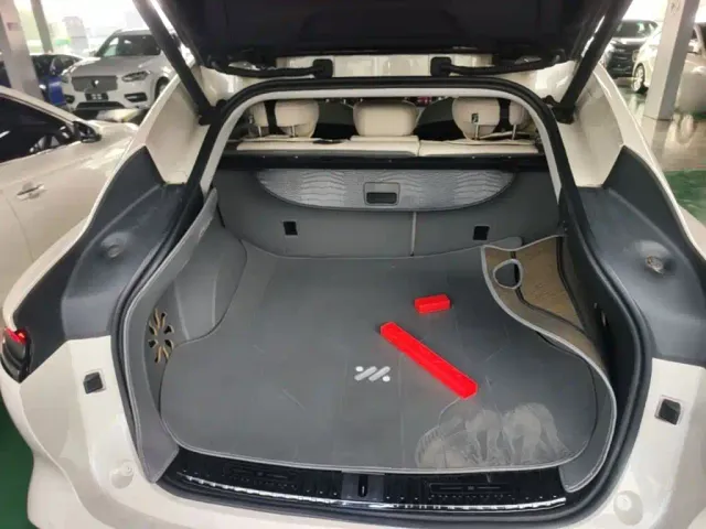 IM Motors LS6 — Фото автомобиля 18