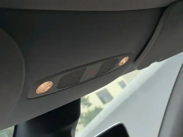 Tesla Model Y — Фото автомобиля 12