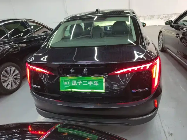 Hongqi E-QM5 — Фото автомобиля 5