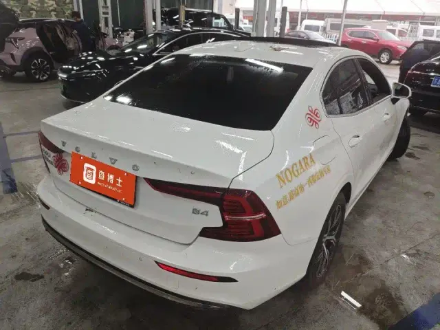Volvo S60 — Фото автомобиля 9