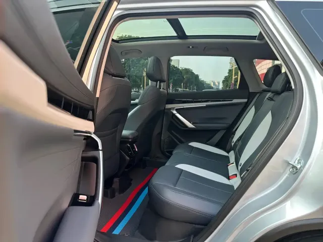 Geely Boyue L 2024 1.5TD DCT Premium Edition — Фото автомобиля 8
