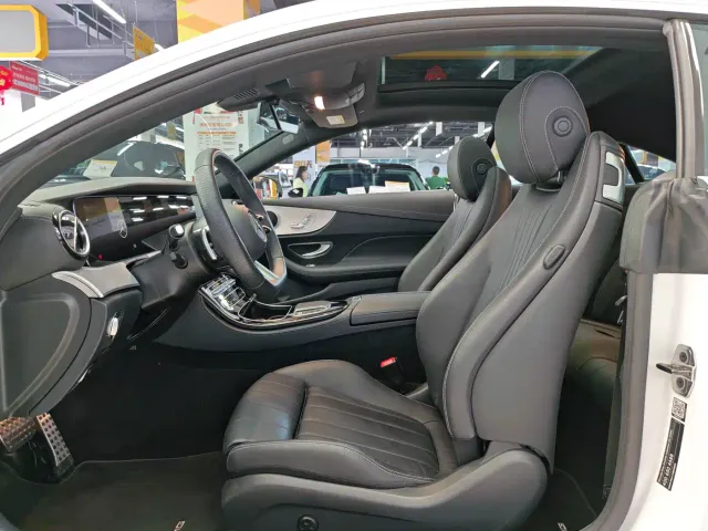 Mercedes-Benz E-Class — Фото автомобиля 4