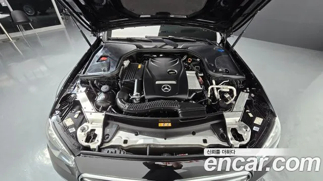 Mercedes-Benz E-Class — Фото автомобиля 6