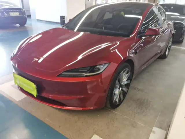 Фотография автомобиля — Tesla Model 3