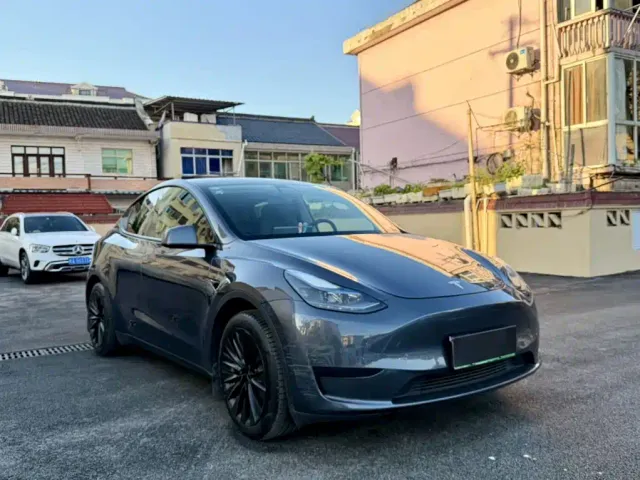 Tesla Model Y — Фото автомобиля 15