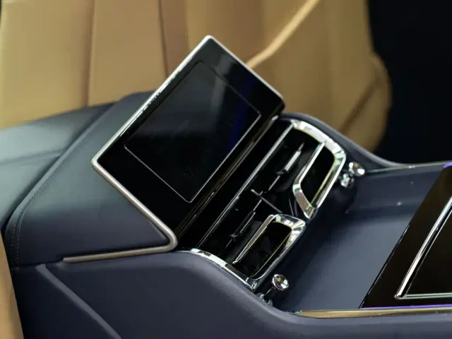 Bentley Flying Spur — Фото автомобиля 13