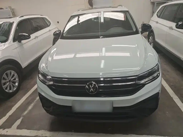 Volkswagen Tiguan L — Фото автомобиля 2