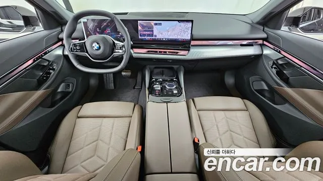 BMW 5 Series G60 — Фото автомобиля 10
