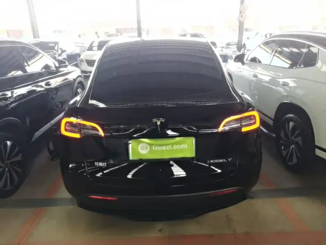 Tesla Model Y — Фото автомобиля 5