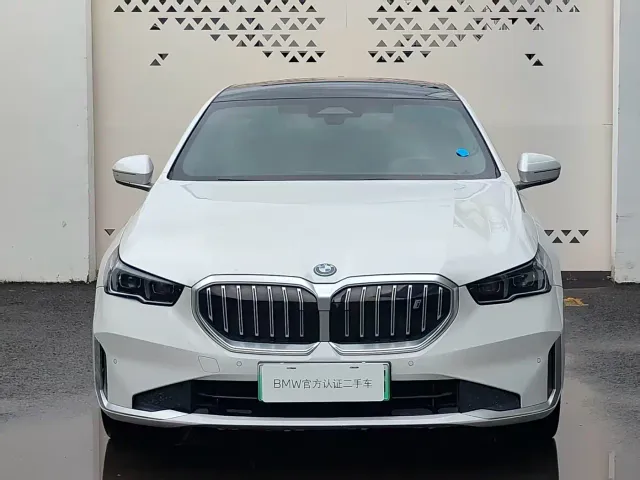 BMW i5 — Фото автомобиля 2