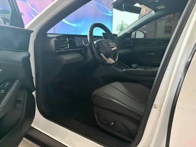 BYD Qin L — Фото автомобиля 10