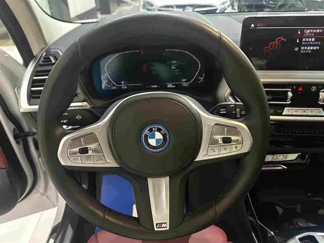 BMW iX3 — Фото автомобиля 8